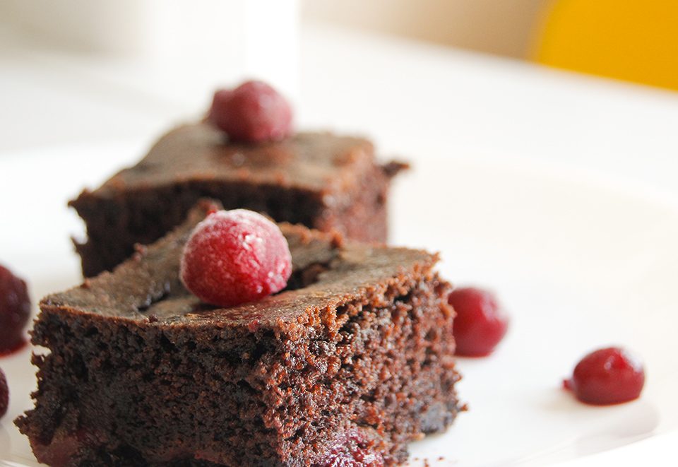 vişneli ıslak browni kek
